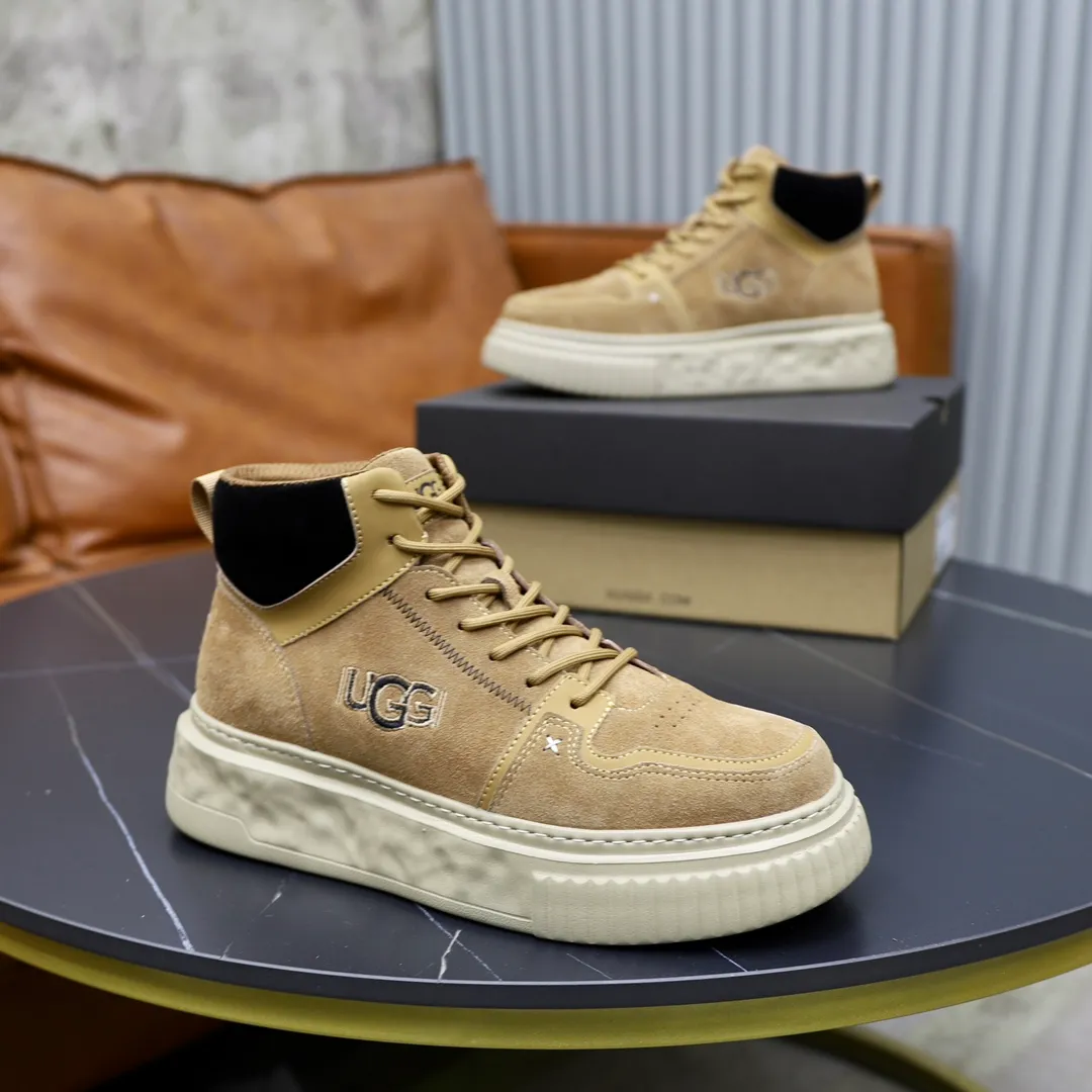 Ex-factory price: 620💰Thick wool imported from Australia Brand: UGG genuine purchase Size: 39-44 Grade: Official website 1:1 Material: First layer of genuine leather waterproof and antifreeze upper Real wool lining Original non-slip soft wear-resistant outsole Style category: Men's casual shoes Trendy style Comfortable on the feet Color: Official website color synchronization